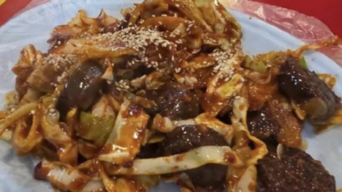 제주시 왕벚꽃 축제에서 논란이 된 순대볶음 / 온라인 커뮤니티