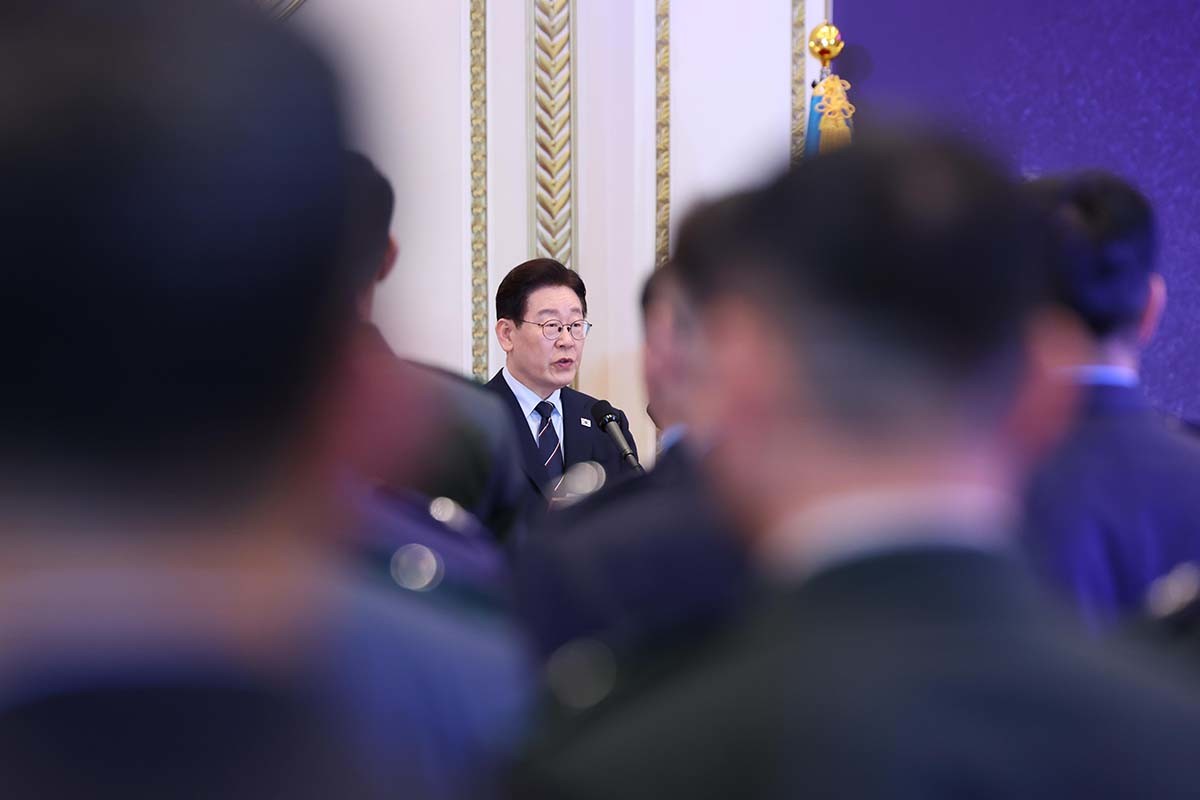 이재명 대통령이 6일 청와대 영빈관에서 열린 2026년 준장 진급 장성 삼정검 수여식에서 격려사를 하고 있다. / 뉴스1