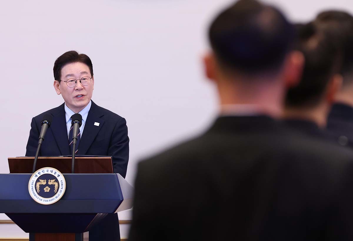 이재명 대통령이 6일 청와대 영빈관에서 열린 2026년 준장 진급 장성 삼정검 수여식에서 격려사를 하고 있다. / 뉴스1