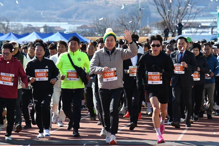 ‘성주참외 전국마라톤대회’에 참가한 이강덕 예비후보/이강덕 제공