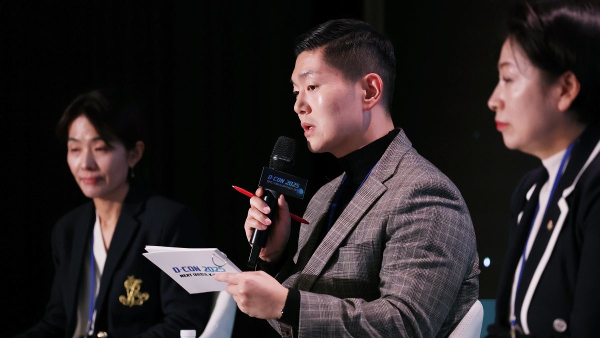 19일 오후 서울 영등포구 페어몬트 앰버서더 호텔에서 열린 디지털자산 정책 콘퍼런스 '디콘(D-CON) 2025' 특별대담에서 국민의힘 김재섭 의원이 발언하고 있다. / 연합뉴스