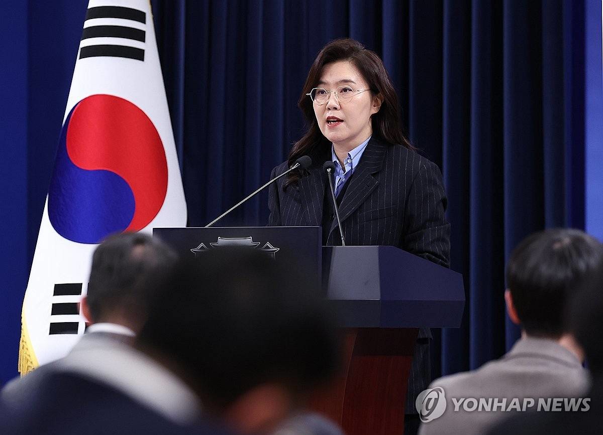 강유정 대변인이 지난달 2일 청와대 춘추관에서 재정경제부 제2차관, 우주항공청 청장, 국가물관리위원회 위원장, 아시아문화중심도시조성위원회 위원장 인사 관련 브리핑을 하고 있다 / 연합뉴스