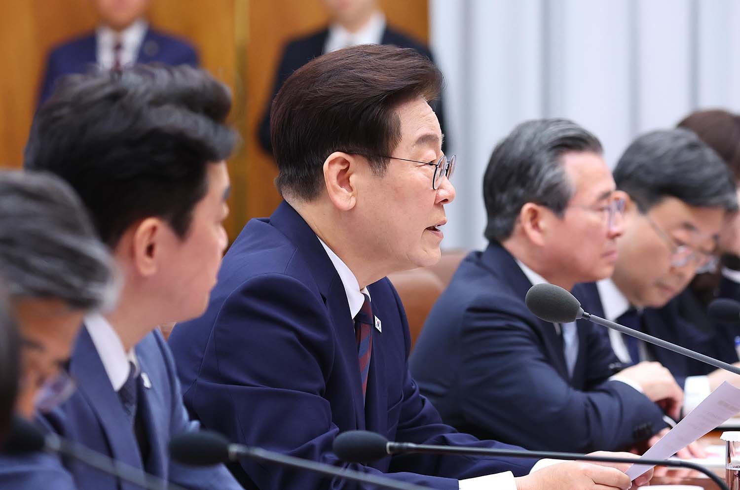 이재명 대통령이 9일 청와대에서 열린 중동상황 관련 비상경제점검회의에서 발언하고 있다. / 뉴스1 (청와대통신사진기자단)