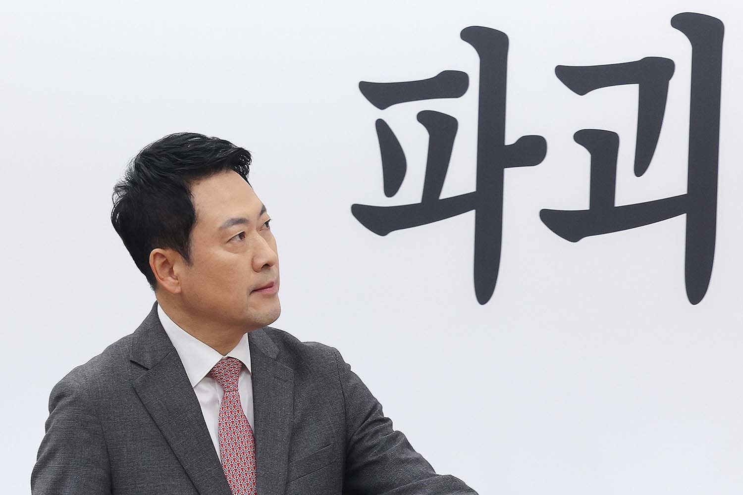 장동혁 국민의힘 대표가 9일 서울 여의도 국회에서 열린 최고위원회의에 참석하고 있다. / 뉴스1