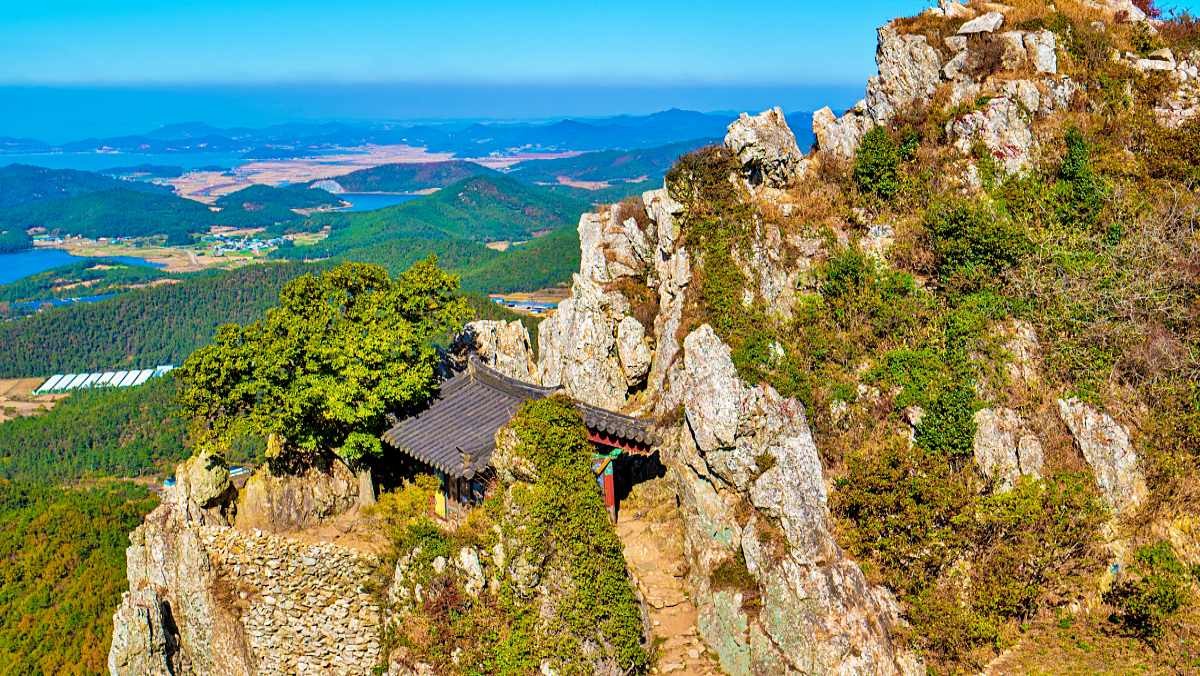 해남 달마산 도솔암 / Jun hyun-Shutterstock.com