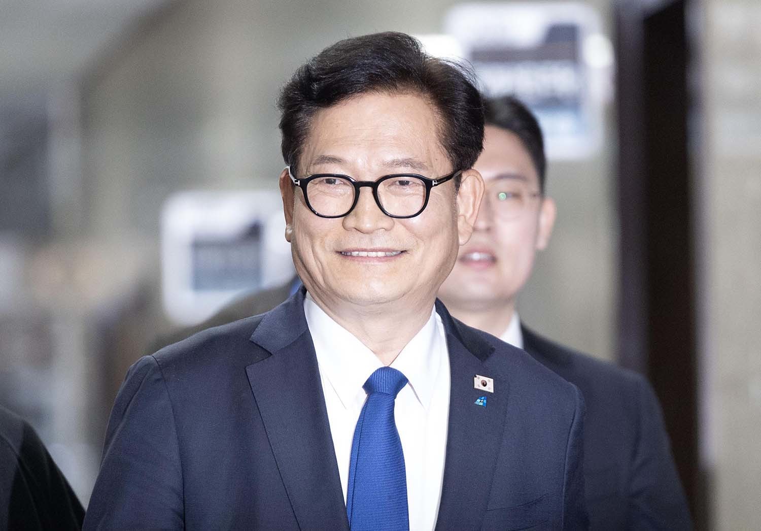 송영길 더불어민주당 전 대표가 5일 서울 여의도 국회에서 정청래 대표와 면담을 위해 대표실로 향하고 있다. / 뉴스1