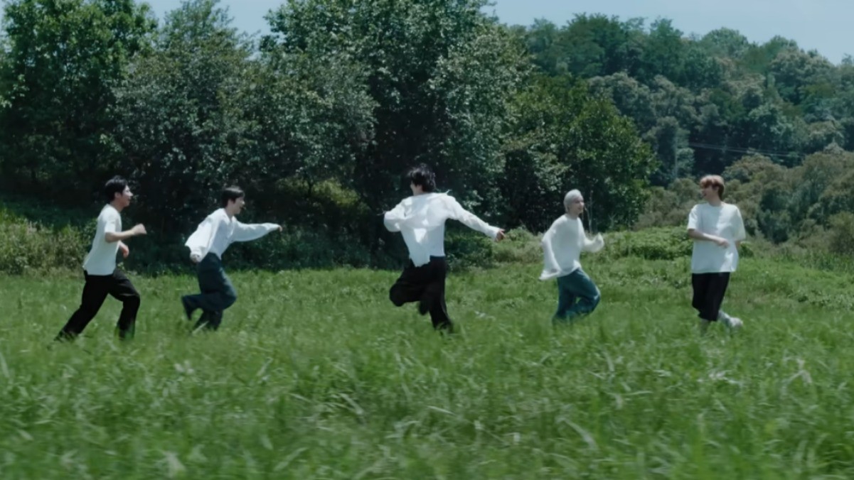 TXT (투모로우바이투게더) 'Beautiful Strangers' Official MV 속 한 장면 / 유튜브 'HYBE LABELS'