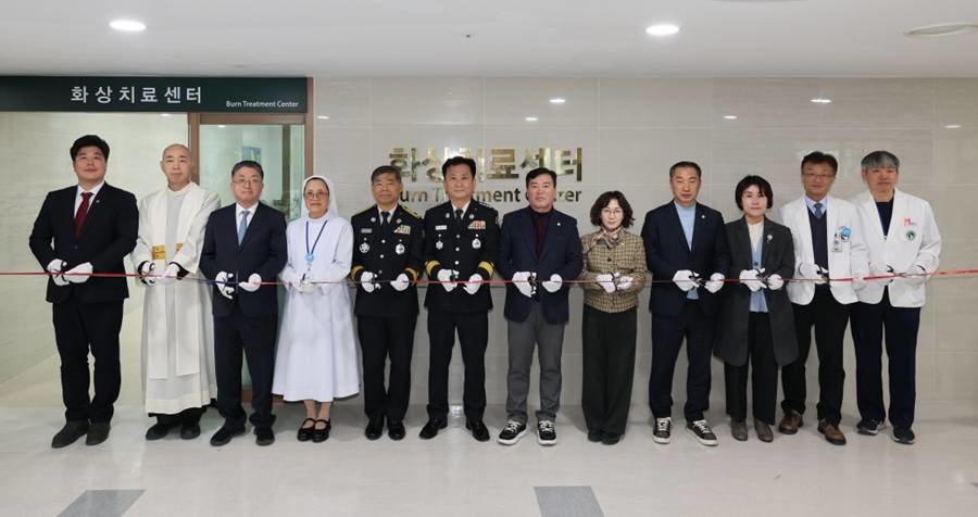 ‘포항성모병원 24시간 화상치료센터’는 9일 병원 본관에서 장상길 포항시장 권한대행과 관계자들이 참석한 가운데 공식 개소식을 개최했다./포항시