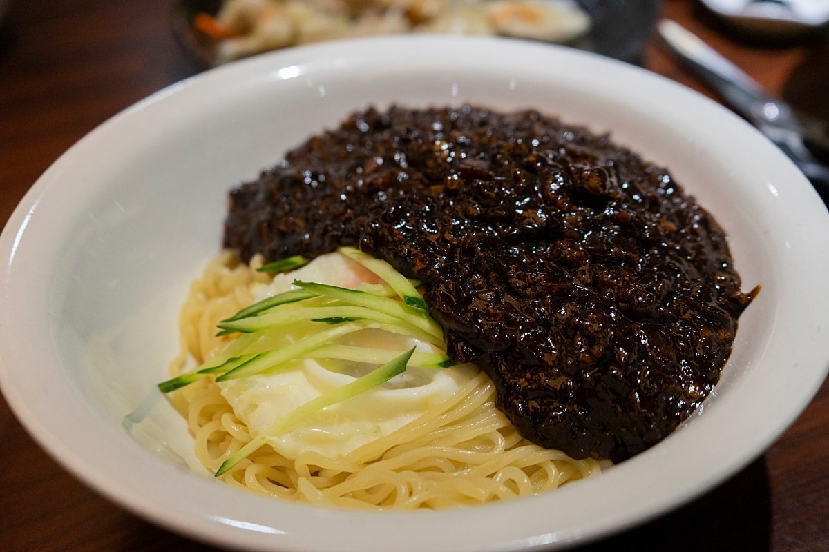 인천 차이나타운 짜장면 / Kyoyoni-Shutterstock.com