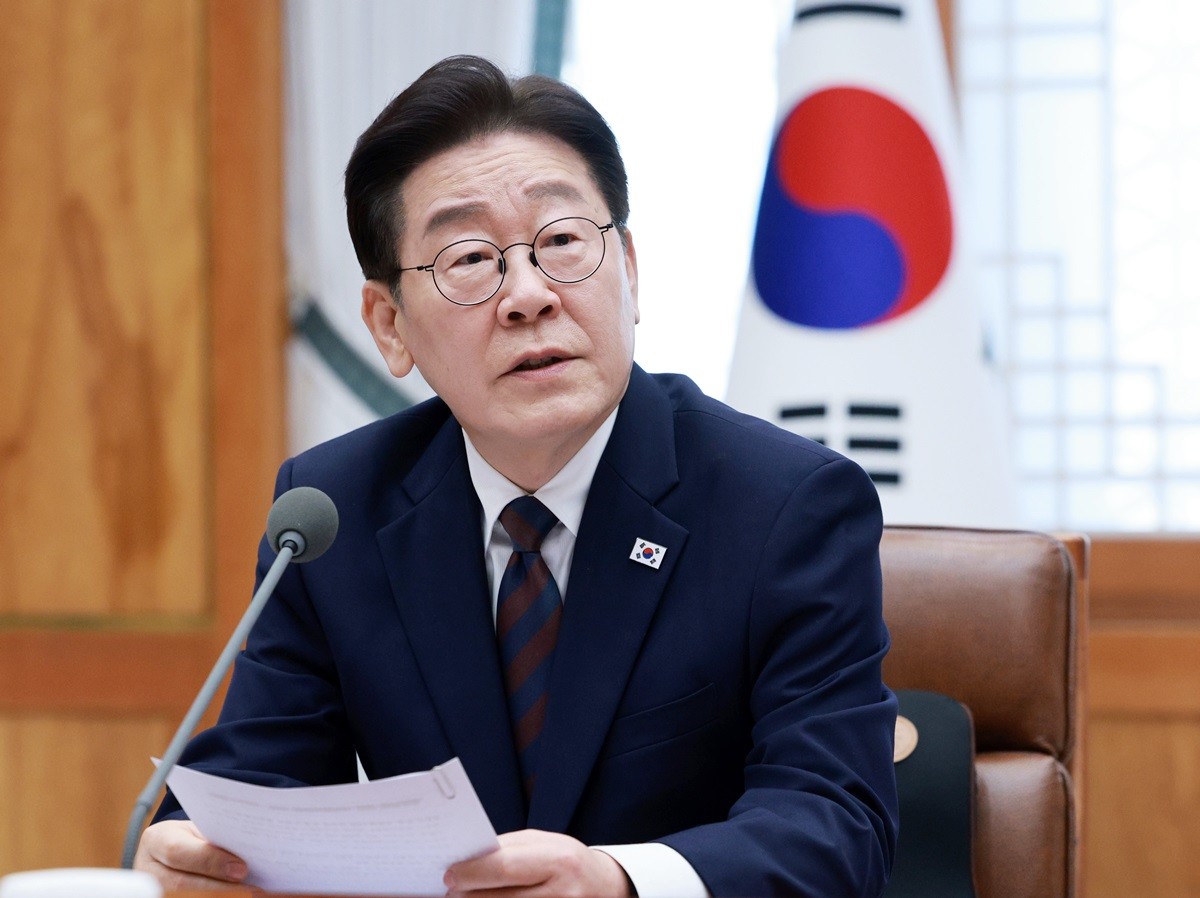 이재명 대통령이 9일 청와대에서 열린 중동 상황 관련 비상경제점검회의에서 발언하고 있다. 기사 이해를 돕기 위한 자료 사진. 이 대통령이 담합과 같은 불공정한 기업 경영 행위를 겨냥해 '불법에 대해서는 예외 없이 엄중한 제재가 따를 것이고 불법을 통해 얻은 부당이익 이상을 반환하게 될 것'이라고 경고했다.     / 연합뉴스