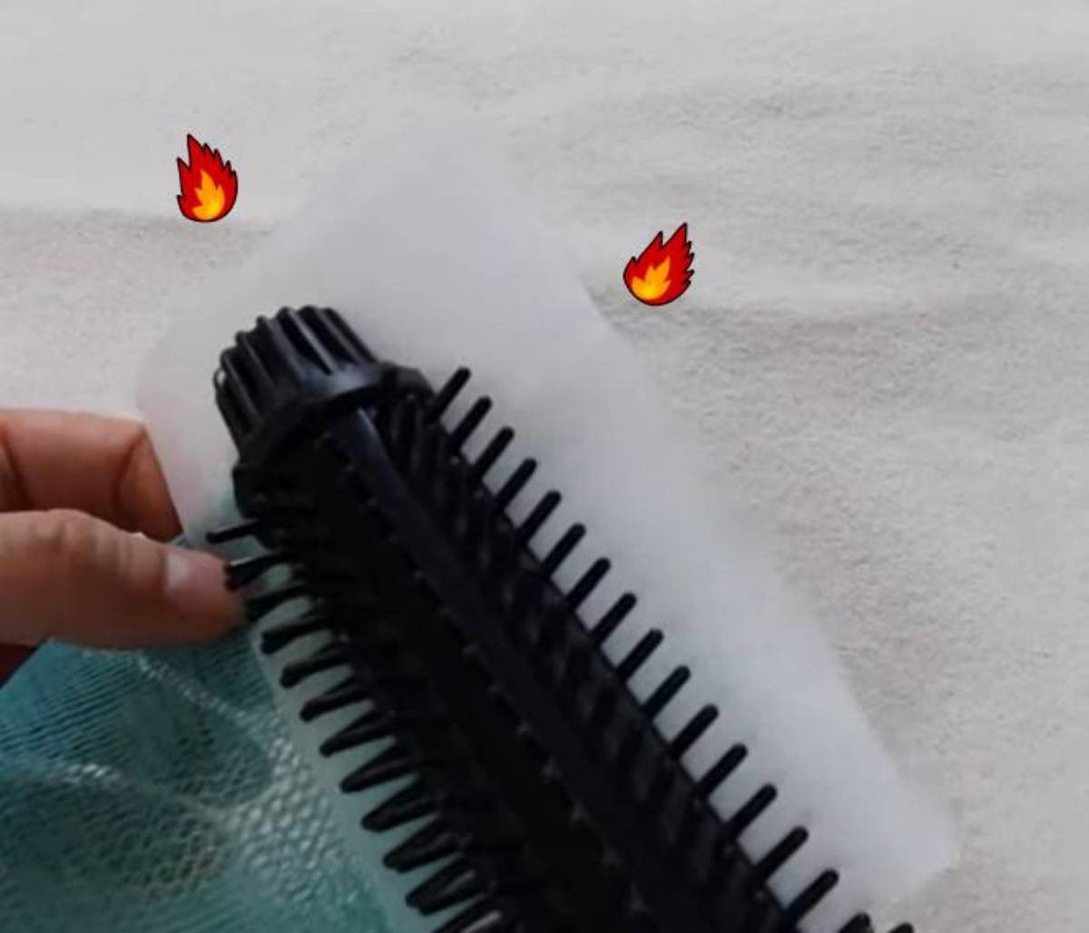 종이호일과 고데기 이용해 샤워볼 손쉽게 업사이클링 하기. /     유튜브 'Bandi'