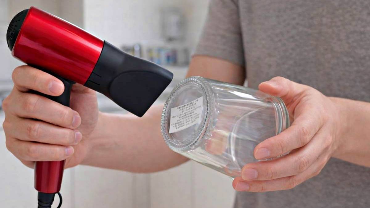 '드라이기를 스티커에...' 기사 내용 토대로 AI툴 활용해 제작한 자료사진.