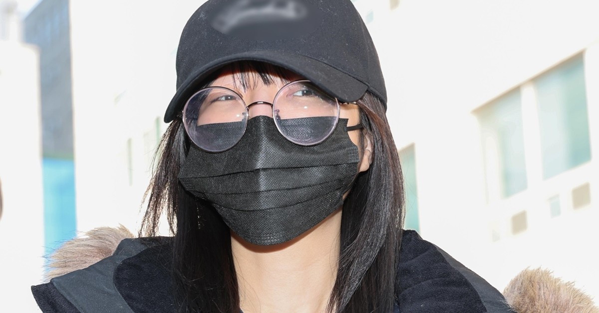 유튜버 쯔양(본명 박정원)이 10일 대전 서구 대전둔산경찰서에 피고소인 신분으로 조사를 마치고 취재진 질문에 답하고 있다. / 뉴스1