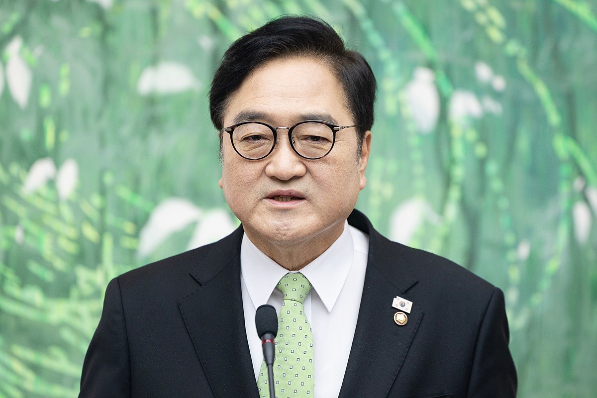 우원식 국회의장이 10일 서울 여의도 국회에서 개헌 관련 긴급 기자회견을 하고 있다. 우 의장은 다가오는 6·3 지방선거에서 개헌 국민투표를 함께 진행하자고 제안한 것과 관련해 '충분히 대통령과 이런 의견이 일치돼 있다고 생각한다'라고 말했다. 우 의장은 11일 CBS 라디오 '박성태의 뉴스쇼'에 출연해 '이재명 대통령의 국정과제 1호가 개헌'이라며 이렇게 밝혔다. / 뉴스1