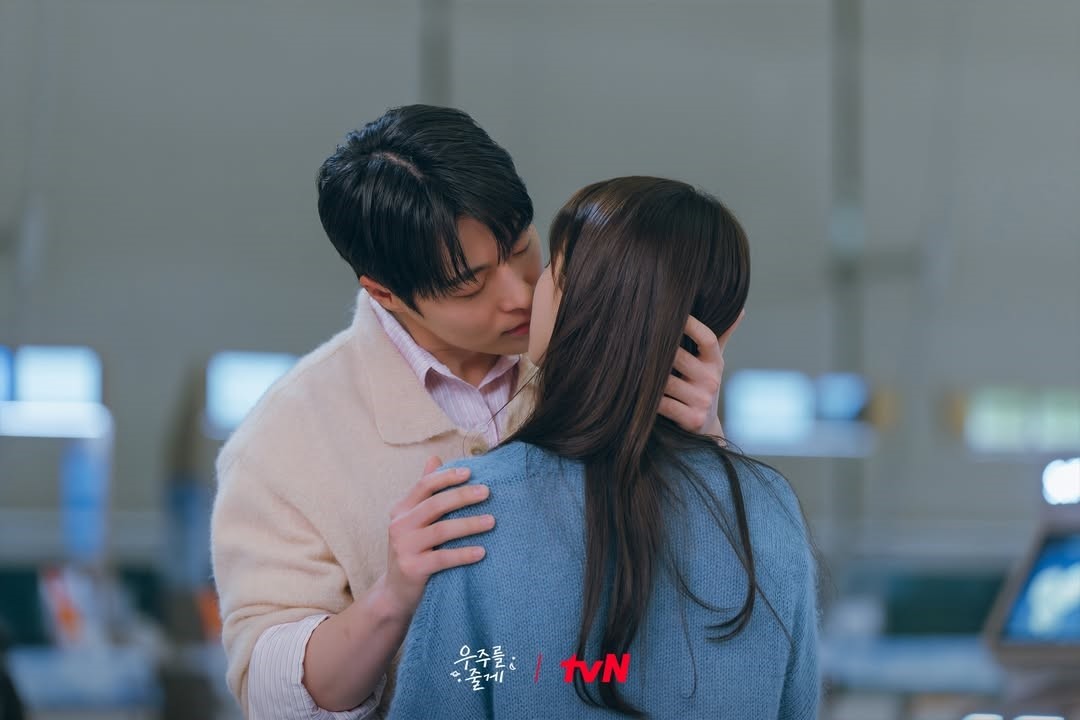 '우주를 줄게' 스틸컷. / tvN
