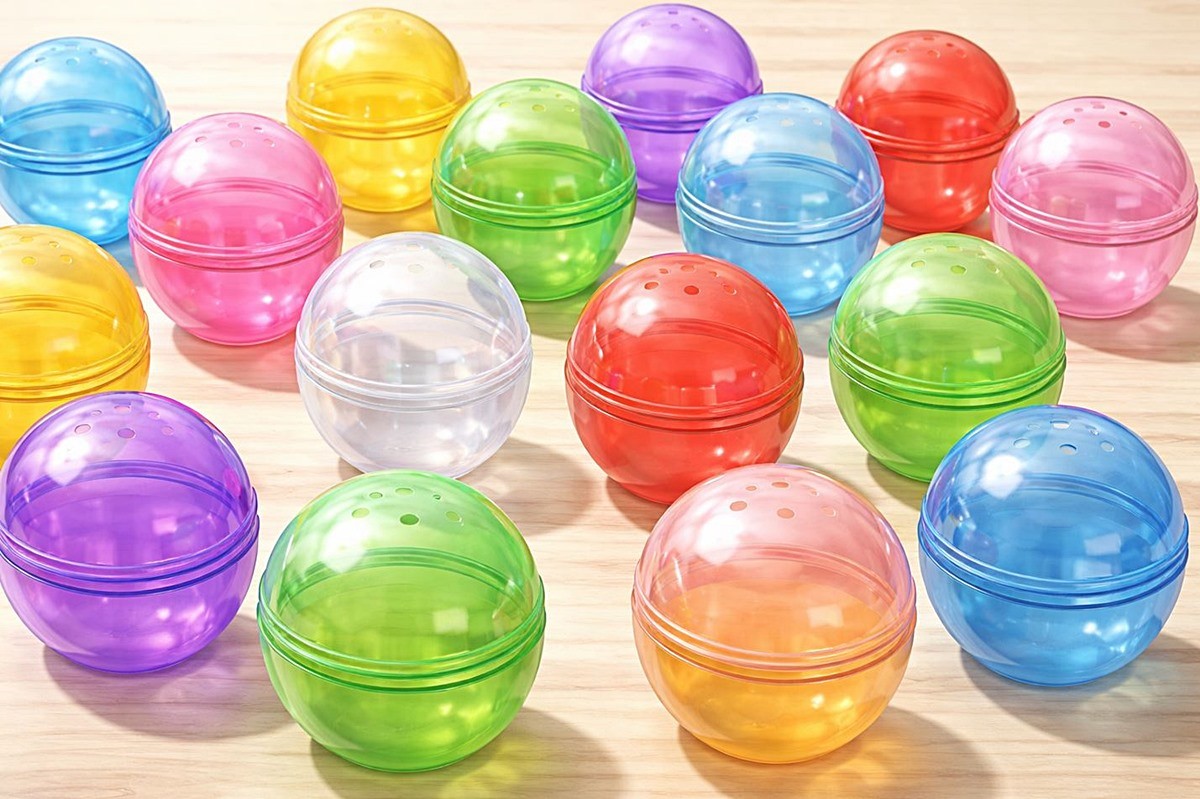 가챠 캡슐 플라스틱 용기 모습. 기사 이해를 돕기 위해 AI를 활용해 제작한 자료 사진입니다. 실제 모습과 다소 차이가 있을 수 있습니다.