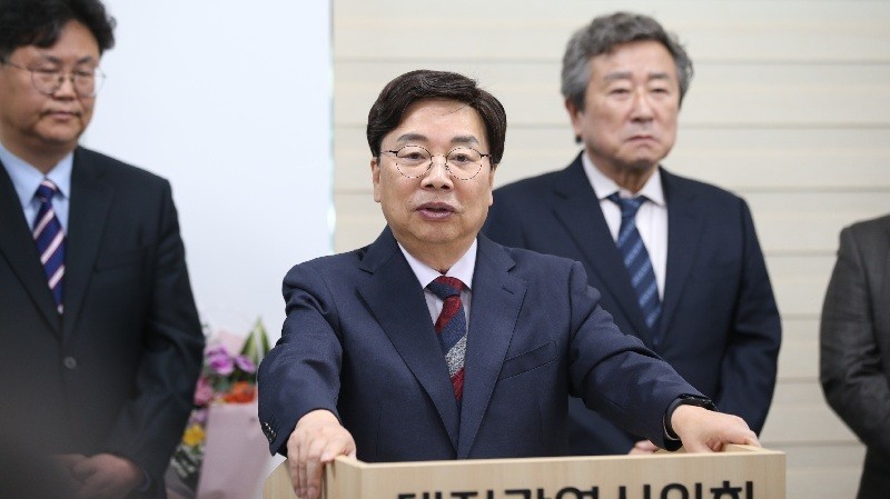 권선택 전 대전시장이 11일 대전시의회에서 기자회견을 열고 대전시장 선거 출마 포기 입장을 밝히고 있다. /사진=김지연 기자