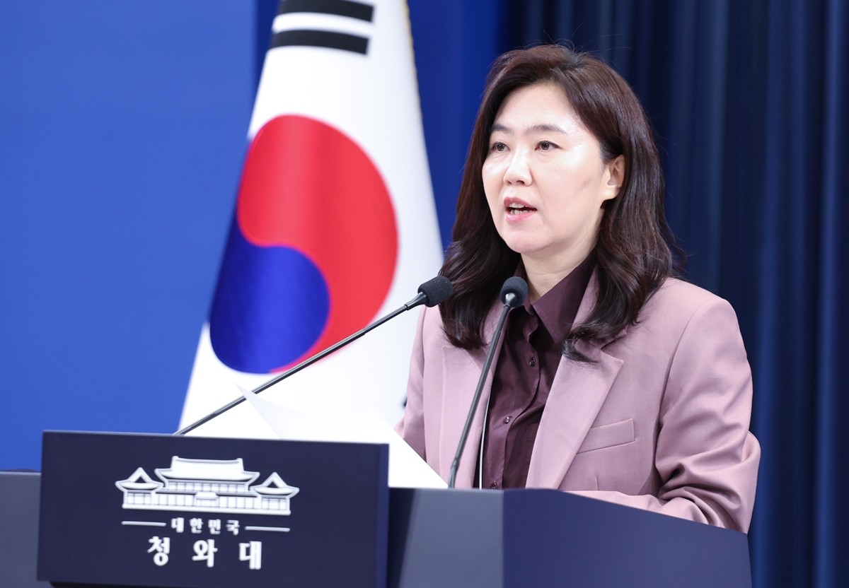 강유정 청와대 대변인 자료 사진. 청와대는 정부가 사법고시 제도 일부 부활을 검토한다는 언론 보도와 관련해 사실무근이라는 입장을 밝혔다. 강유정 청와대 대변인은 11일 언론 공지를 통해 '언론에 보도된 '사법시험 부활'은 사실이 아니다'라고 밝혔다. / 뉴스1