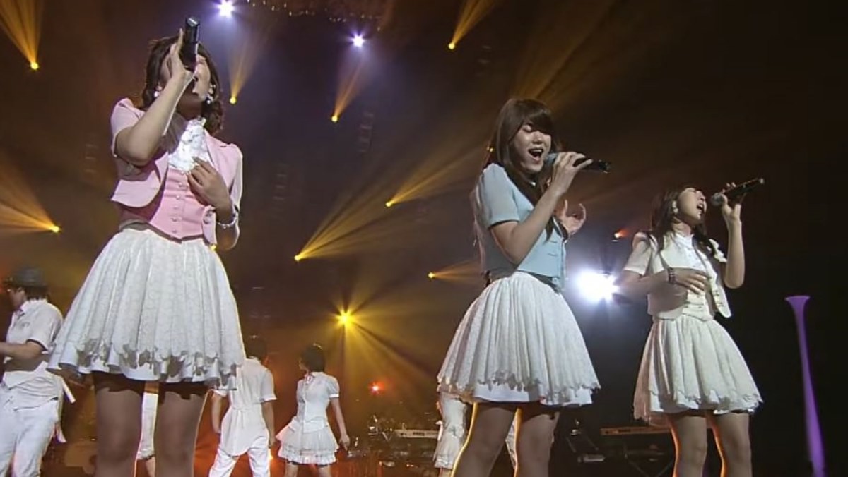 그룹 '씨야'의 '사랑의 인사' 무대 장면 중 일부. / 유튜브 'Again 가요톱10 : KBS KPOP Classic'