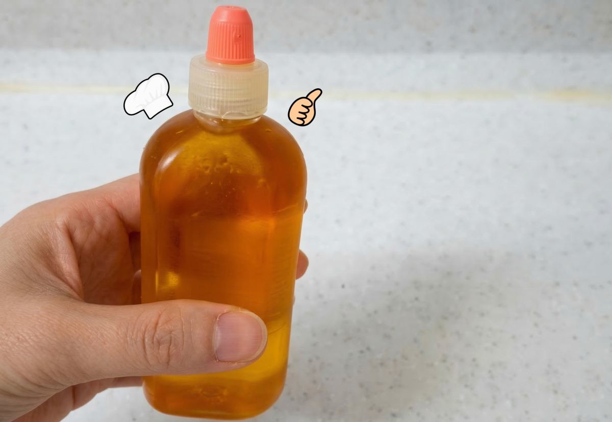 들기름처럼 공기에 노출되면 산화가 빠르게 진행되는 식용유를 보관할 때 도움이 되는 약병 꿀팁. / 유튜브 '꽃보다푸하'