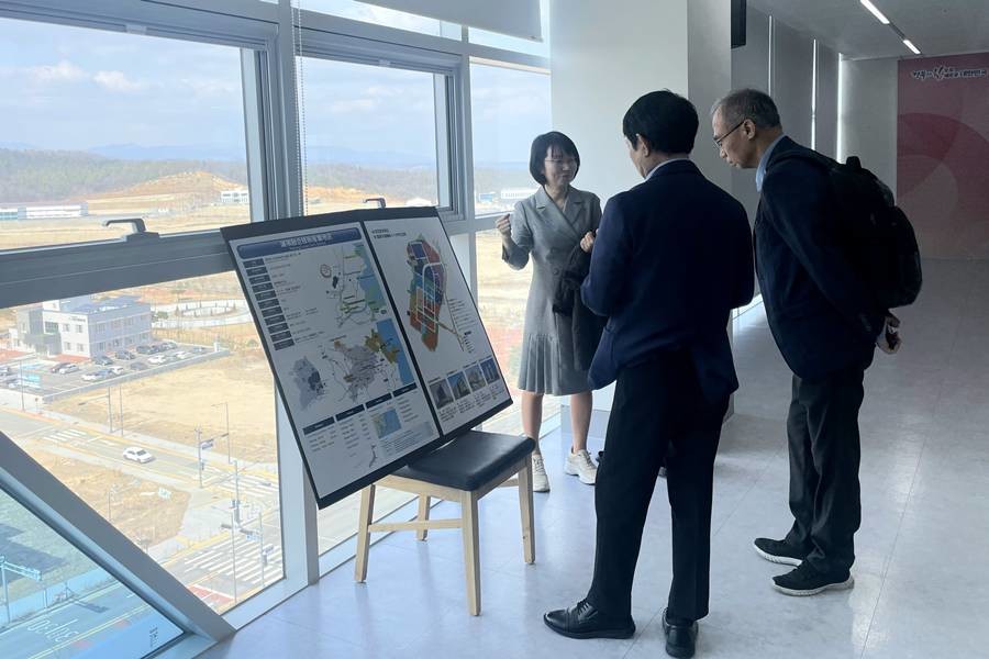 대구경북경제자유구역청은 3월 12일 일본무역진흥기구(JETRO) 관계자를 초청해 DGFEZ 현장 투자유치 설명회 행사를 개최했다/대경경자청