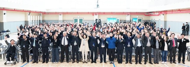 개관식 행사에 윤병태 시장을 비롯한 관계자들과 시민 등 200여 명이 참석해 개관을 축하했다