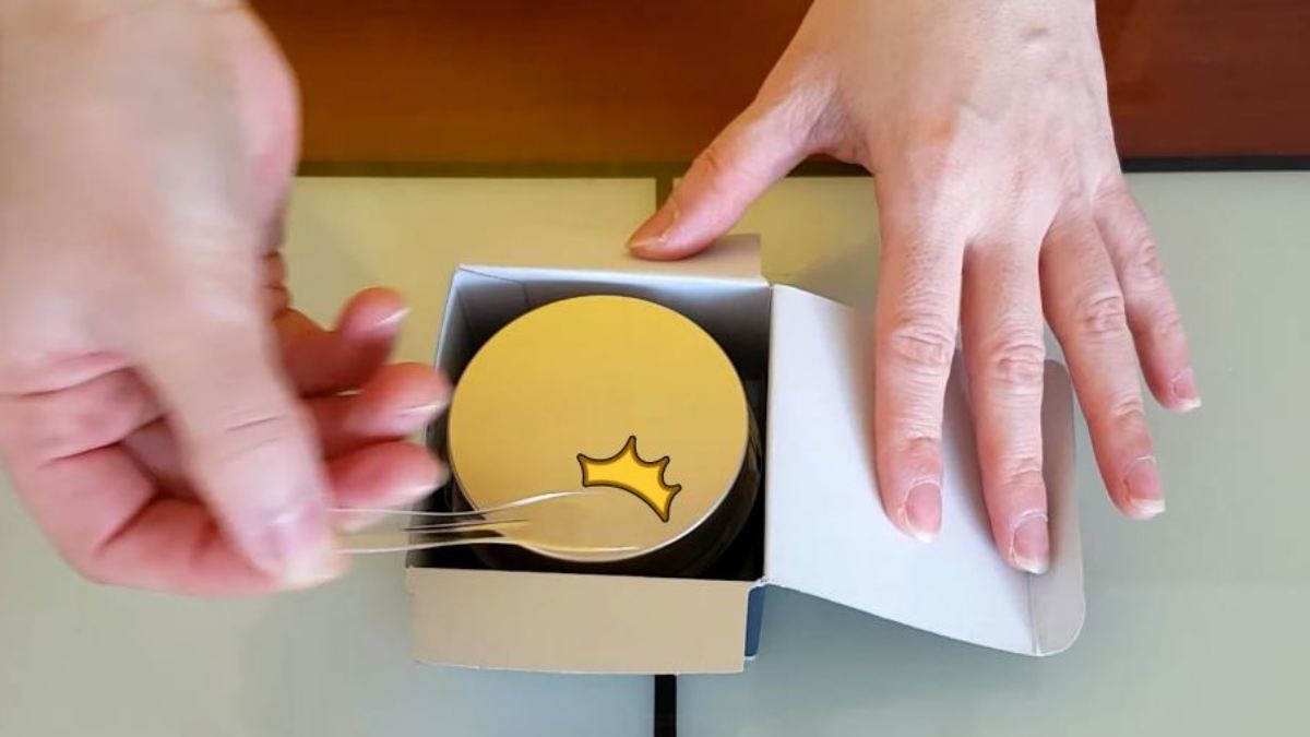 화장품 박스에 같이 든 스파츌라. / 유튜브 '꽃보다푸하'