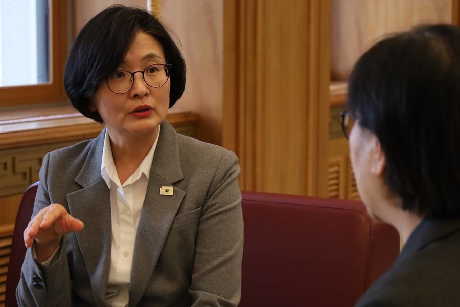 정은경 보건복지부 장관을 만나 ‘경북 국립 의과대학 신설’을 촉구하는 임미애 의원/임미애 의원실