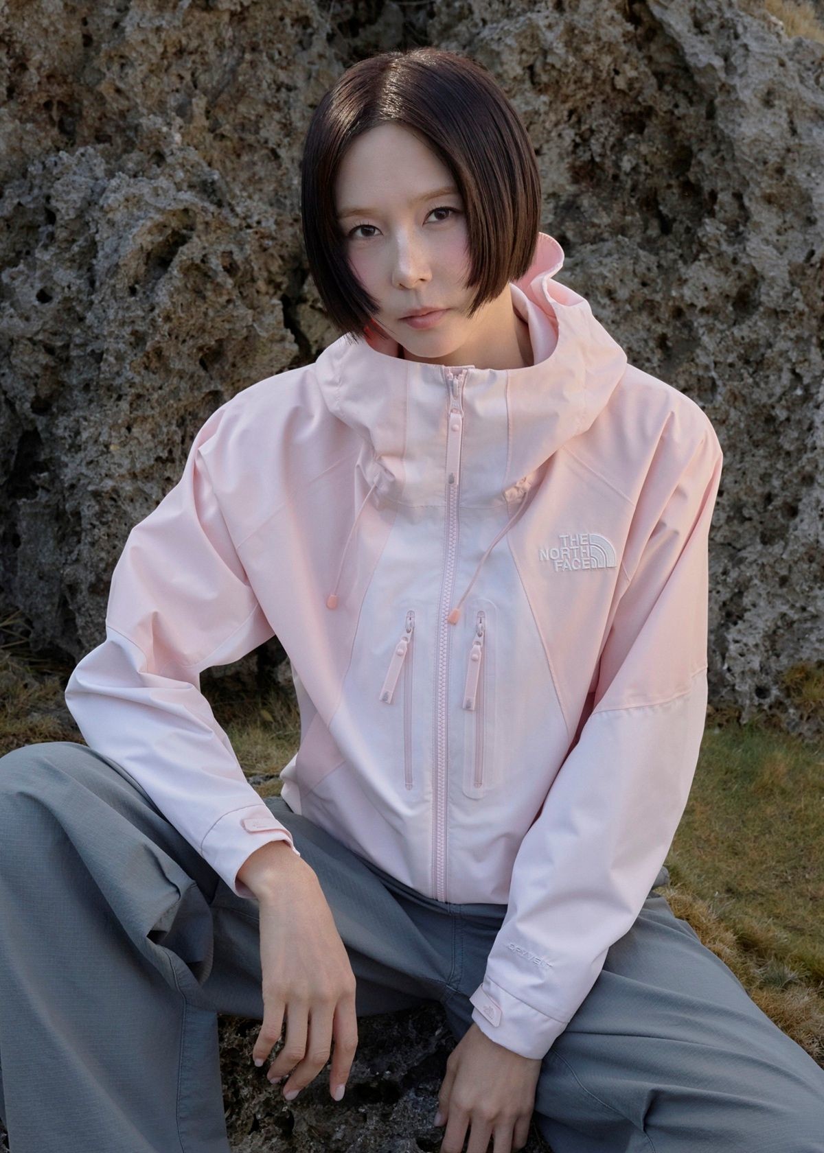 여성용 몬테라 재킷 착용한 노스페이스 홍보대사 김나영 / 영원아웃도어 제공