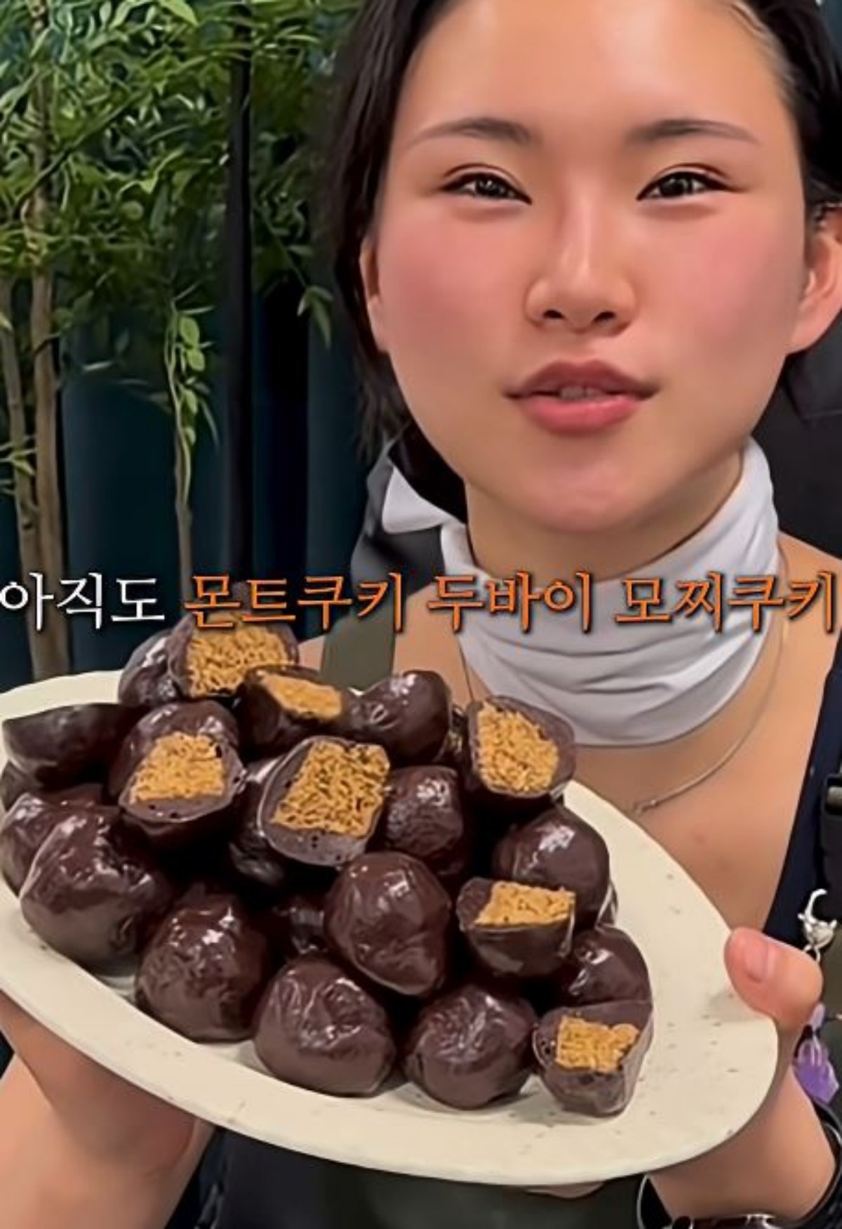 몬트쿠키의 '두쫀쿠' 홍보 영상 장면 중 일부. / 유튜브 '몬트쿠키 | 두바이쫀득쿠키 원조🧆'