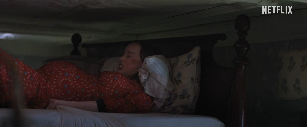 ‘스래시: 상어의 습격’에서 배우 피비 디네버는 임신한 여성 캐릭터로 등장한다. / 유튜브 'Netflix Korea 넷플릭스 코리아'