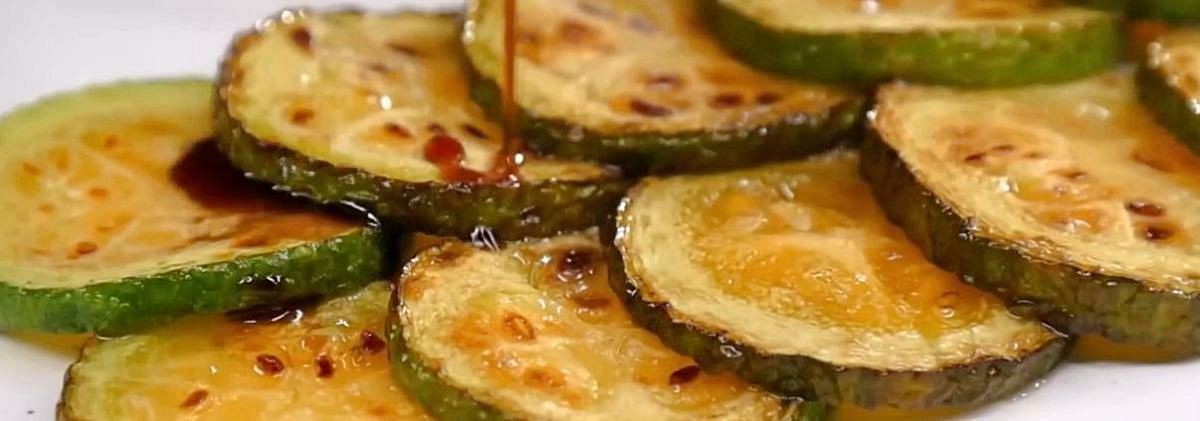 그냥 식용유에 구운 애호박 위에 양조간장 뿌리기. / KBS2 '신상출시 편스토랑'