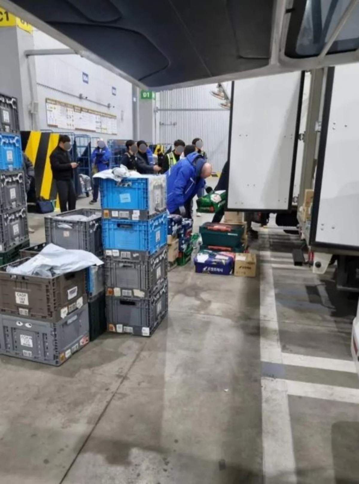 새벽 배송 현장에서 포착된 로저스 대표. / 온라인 커뮤니티 캡쳐