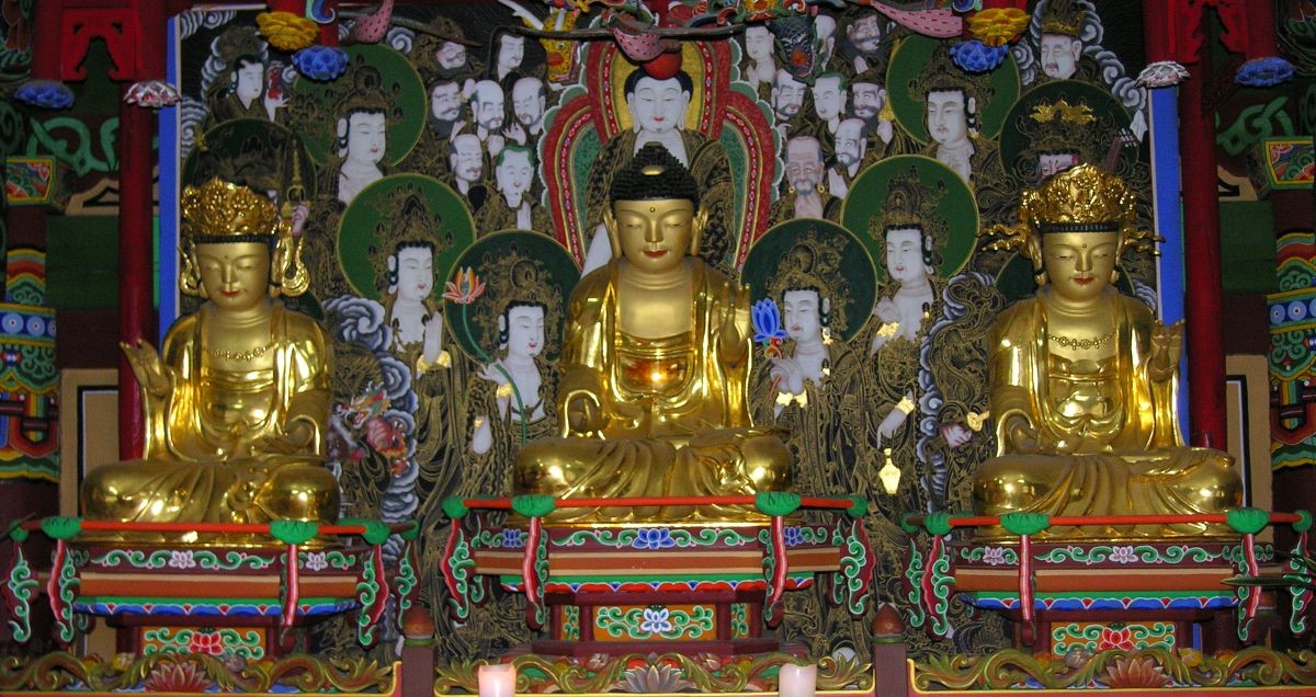 홍성 용봉사 목조여래삼존상 / 홍성군 제공