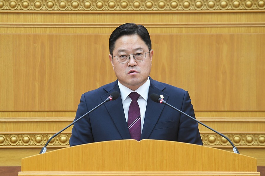 김현수 의원이 제386회 임시회 제2차 본회의에서 ‘국가 균형발전의 시작, 과천 경마공원 양주 광석지구 이전 촉구 건의안’을 대표발의하고 있다