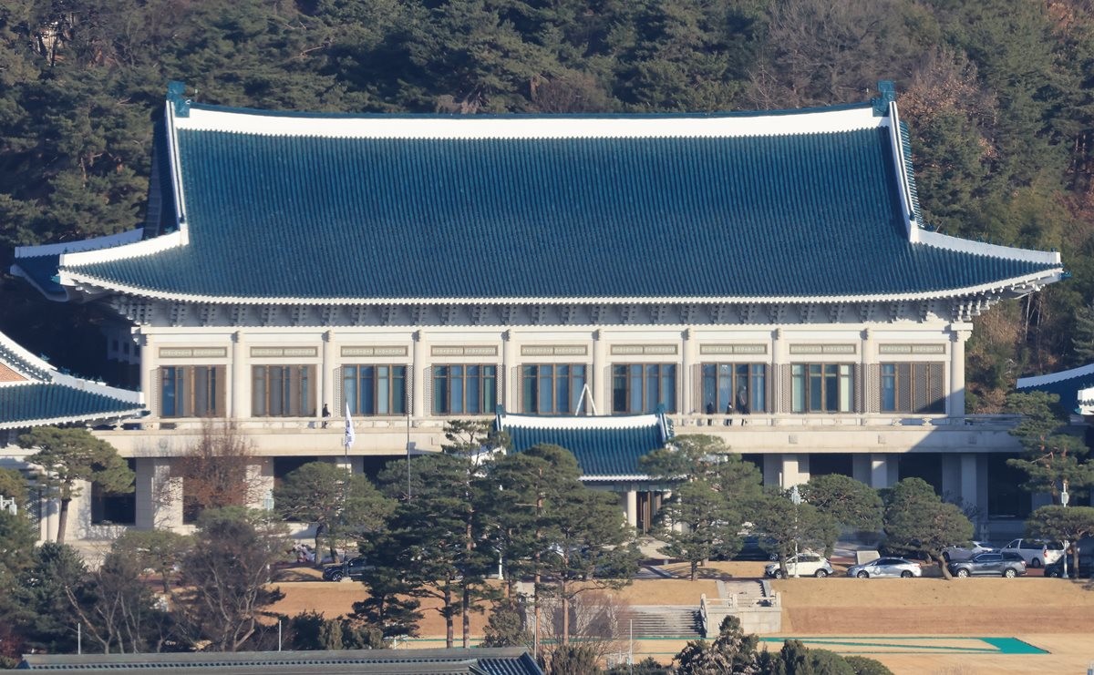 청와대 자료 사진. 청와대 국가안보실은 14일 북한이 동해상으로 탄도미사일을 발사한 것과 관련해 국방부와 합참 등 관계기관이 참석한 가운데 긴급 안보상황 점검회의를 개최했다고 밝혔다. 국가안보실은 이재명 대통령에게 북한의 탄도미사일 발사 상황 및 이와 관련한 조치에 대해 보고한 것으로 전해졌다.          / 뉴스1