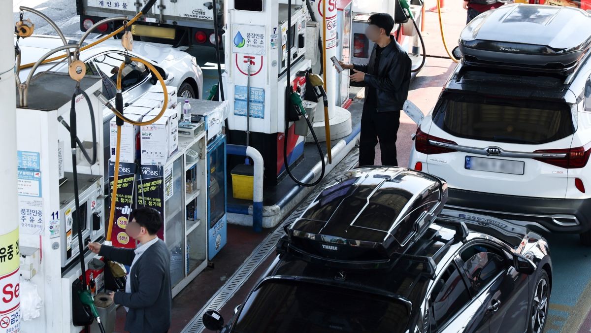 주유하는 사람들. / 뉴스1