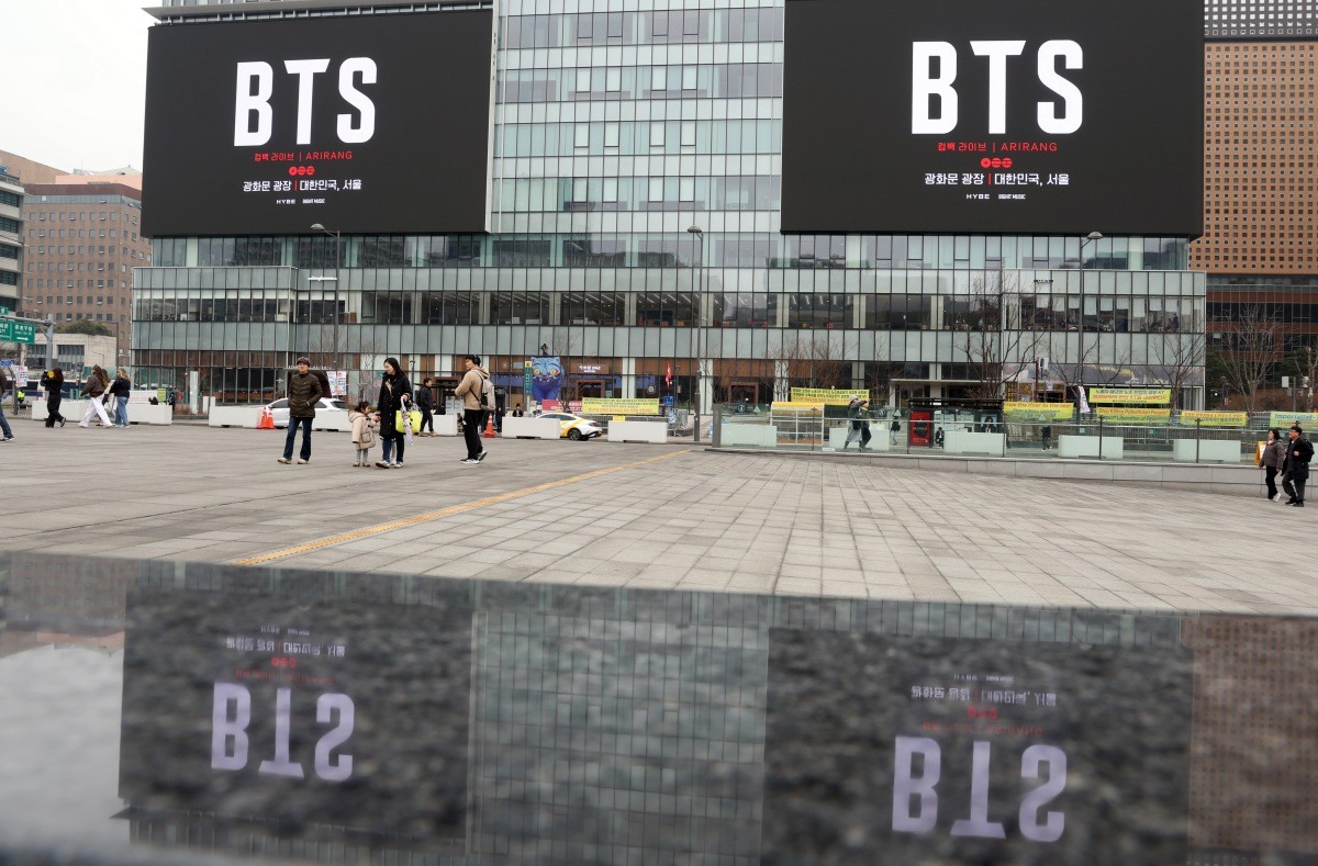 광화문광장 BTS 컴백 공연 광고 / 뉴스1