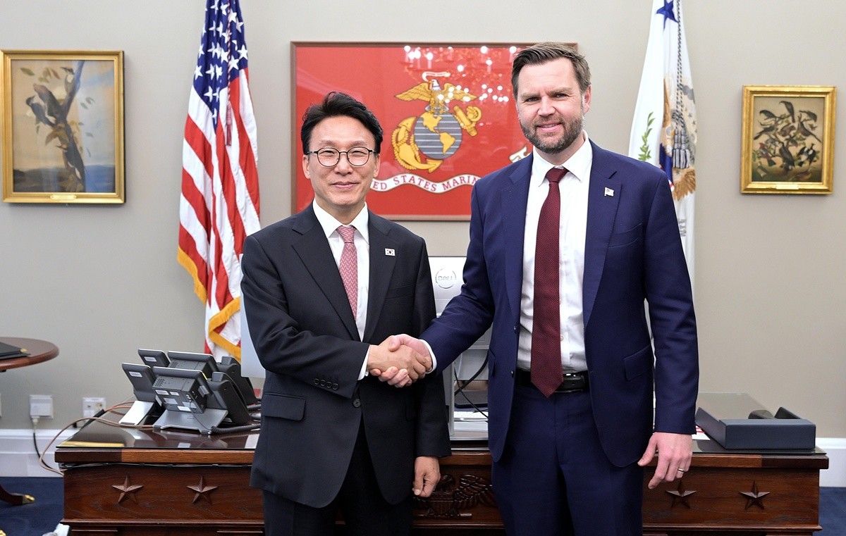 김민석 국무총리가 12일(현지 시각) 미국 워싱턴 D.C 백악관에서 J.D 밴스 미국 부통령과 회담을 갖고 있다. / 주미한국대사관