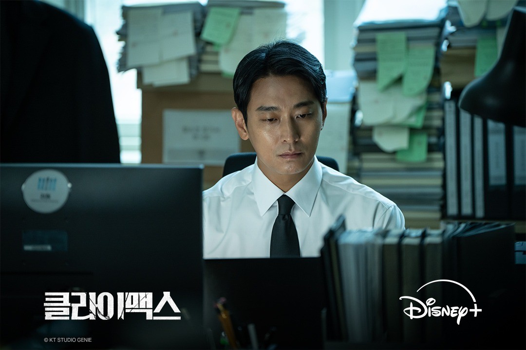 '클라이맥스'에서 검사 방태섭 역을 맡은 주지훈 / 디즈니+