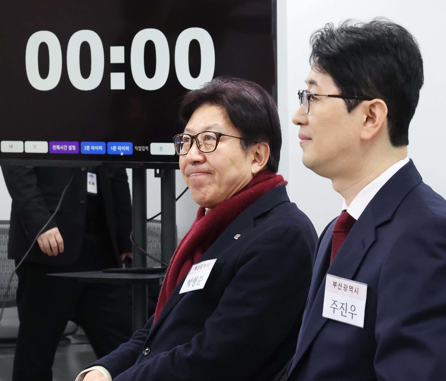 6·3 지방선거 부산시장에 예비후보로 등록한 박형준 부산시장(왼쪽)과 주진우 의원이 11일 오후 서울 영등포구 국민의힘 중앙당사에서 광역단체장 후보자 면접을 보고 있다. /뉴스1