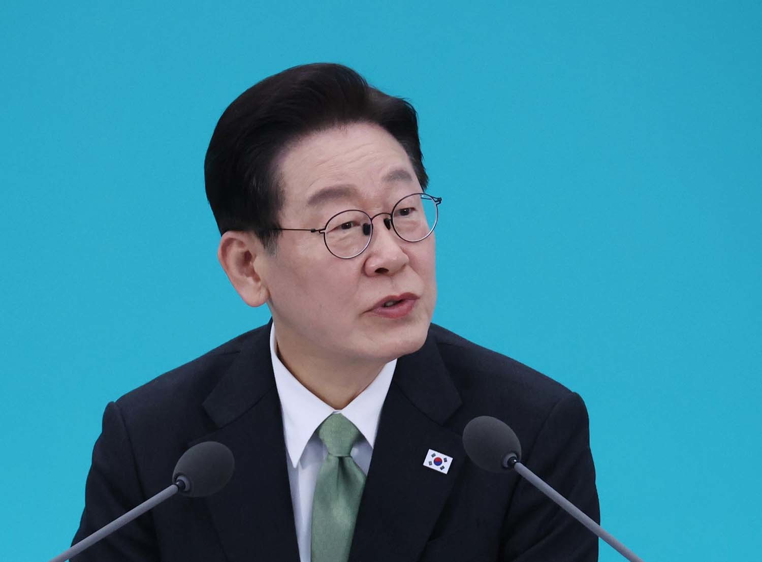 이재명 대통령이 13일 청주 오스코에서 열린 ’충북의 마음을 듣다’ 타운홀미팅 간담회에서 발언을 하고 있다. / 뉴스1