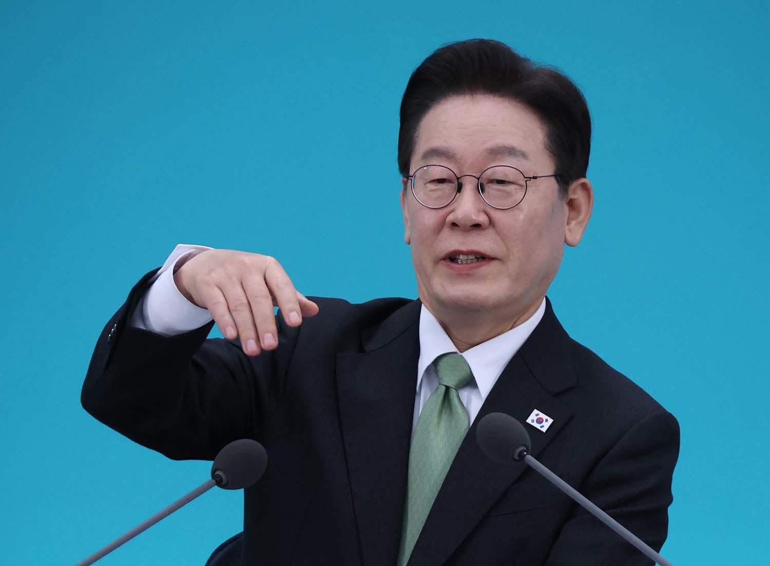 이재명 대통령이 13일 청주 오스코에서 열린 ’충북의 마음을 듣다’ 타운홀미팅 간담회에서 발언을 하고 있다. / 뉴스1