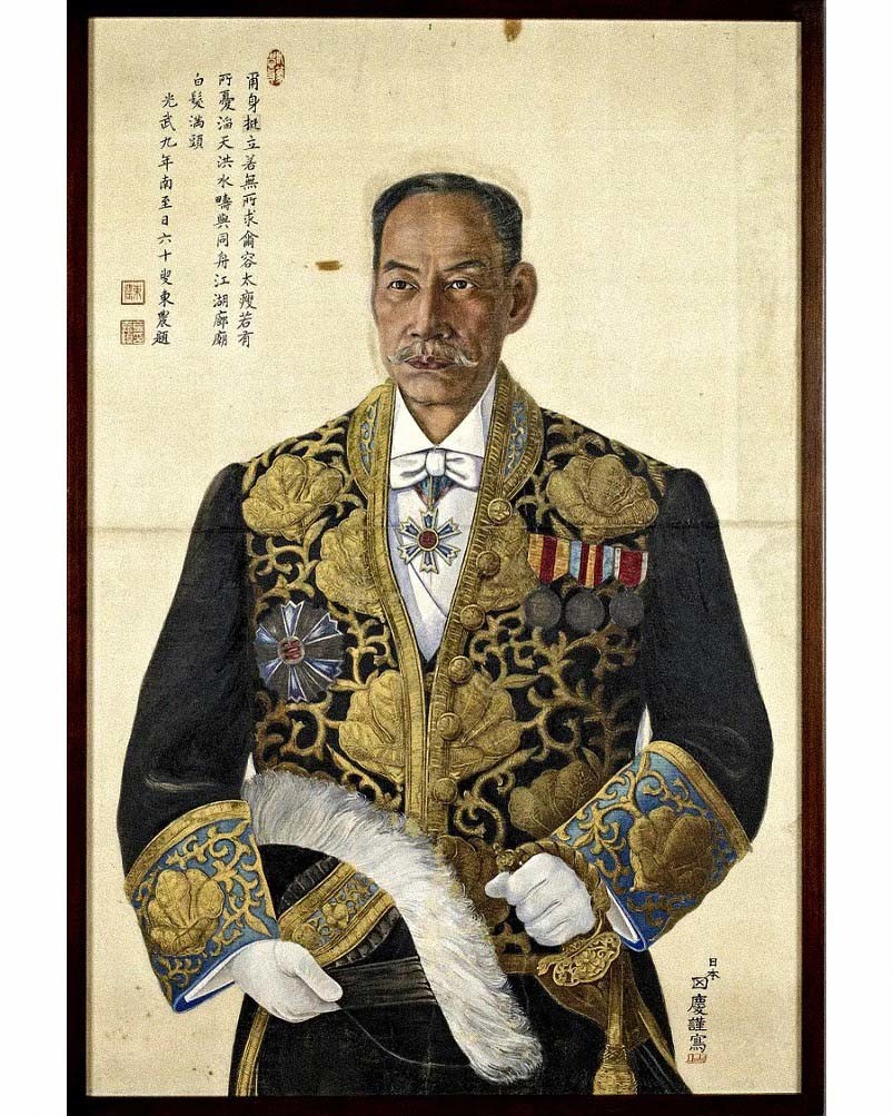 이재의 드레스에 모티브를 준 대한제국 황실의 대례복. / 르쥬(LEJE) 인스타그램