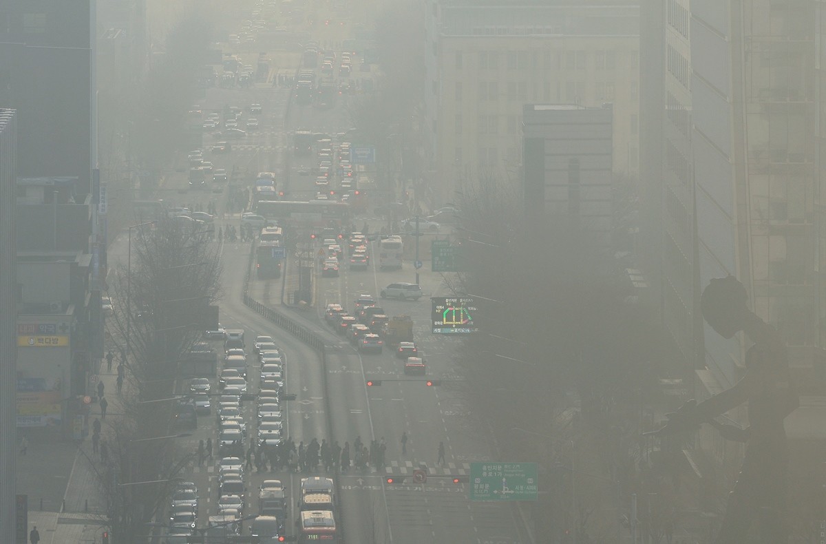 미세먼지가 심한 서울 도심 모습. 기사 이해를 돕기 위한 자료 사진 / 뉴스1