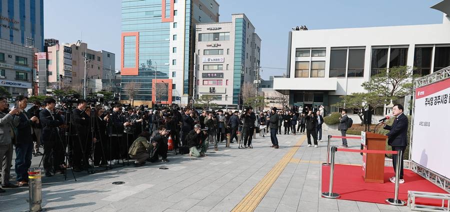 주낙영 경주시장 예비후보의 경주시청 앞 출마 기자회견
