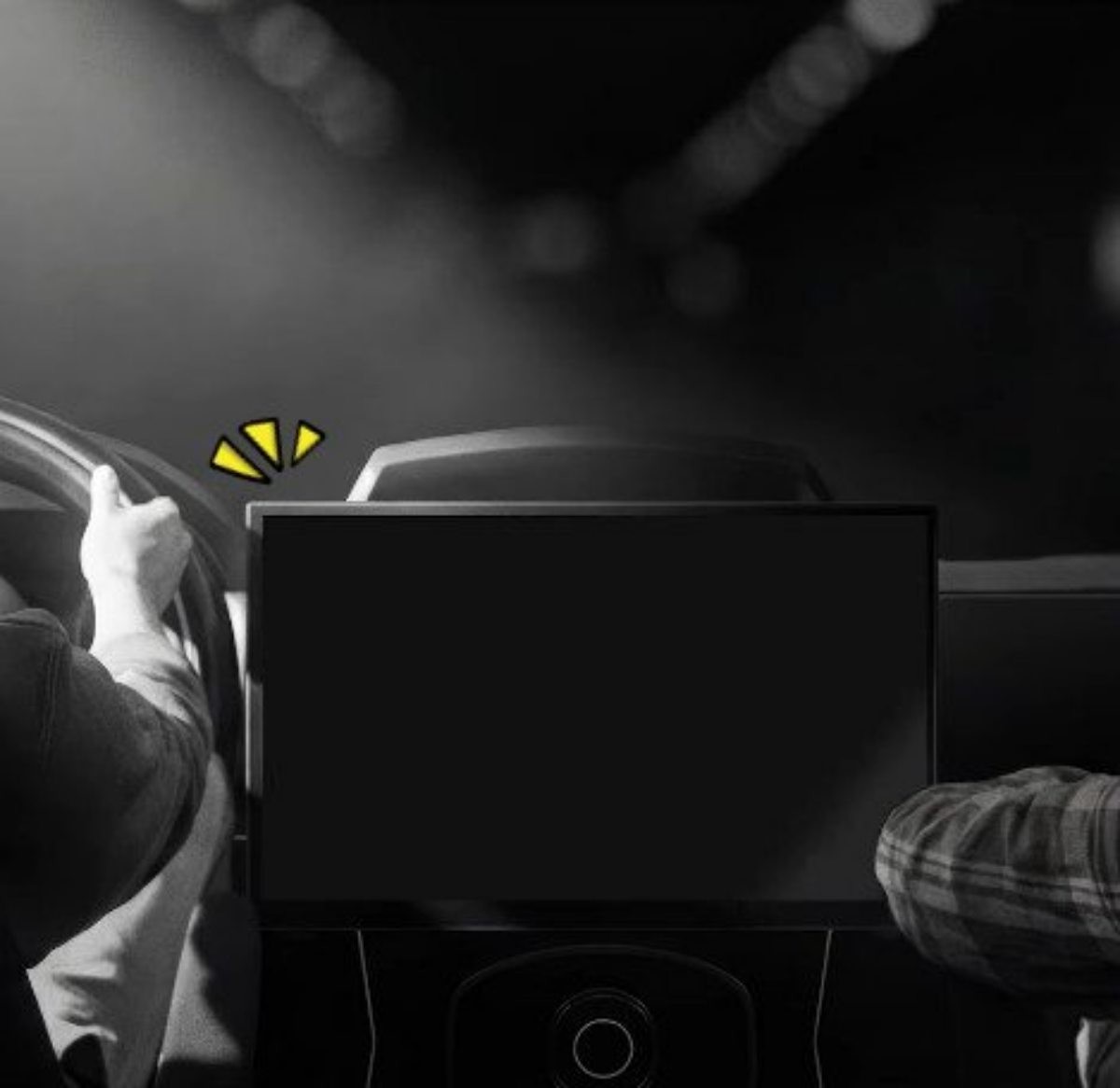 세계 최초, 차량용 듀얼뷰 등장. LG그룹 공식 SNS 자료에 효과 추가한 이미지.