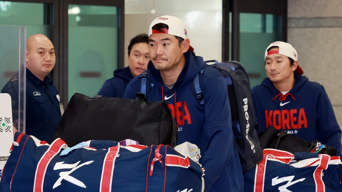 지난 16일 오전 노경은이 인천국제공항 제1여객터미널을 통해 귀국하고 있다. / 뉴스1