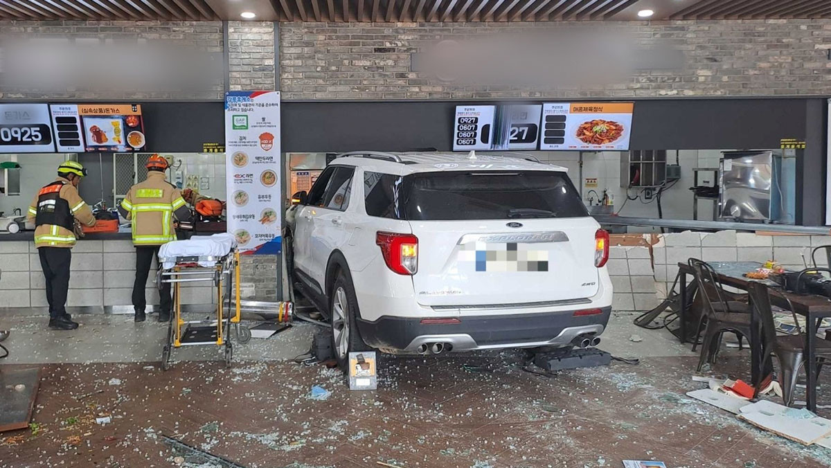 고령 운전자로 인한 교통사고 현장. 기사와는 관련 없는 사진. / 뉴스1