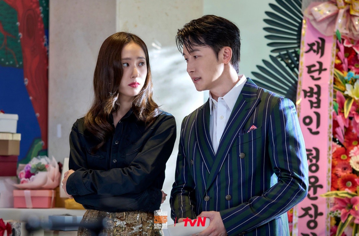 '대한민국에서 건물주 되는 법'에 출연하는 배우 정수정과 김준한 / tvN